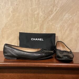 CHANEL Black Leather Bow Flats, Size 39
